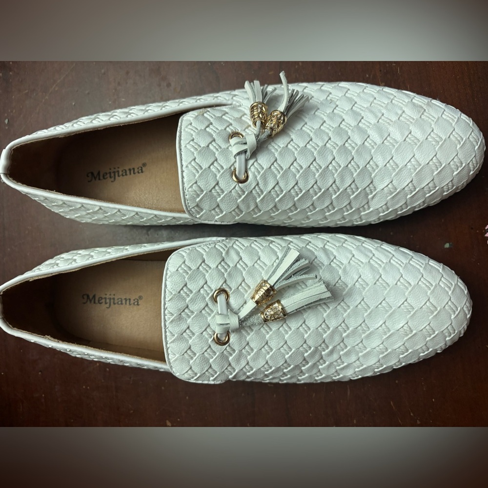 Men’s meijiana white leather with tassles and pattern slip on moccasin size 10